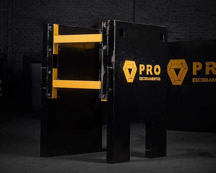 Equipamento para Escoramentos de valas feito de alumínio com pintura preto e amarelo. Pro Escoramentos - Escoramentos de valas